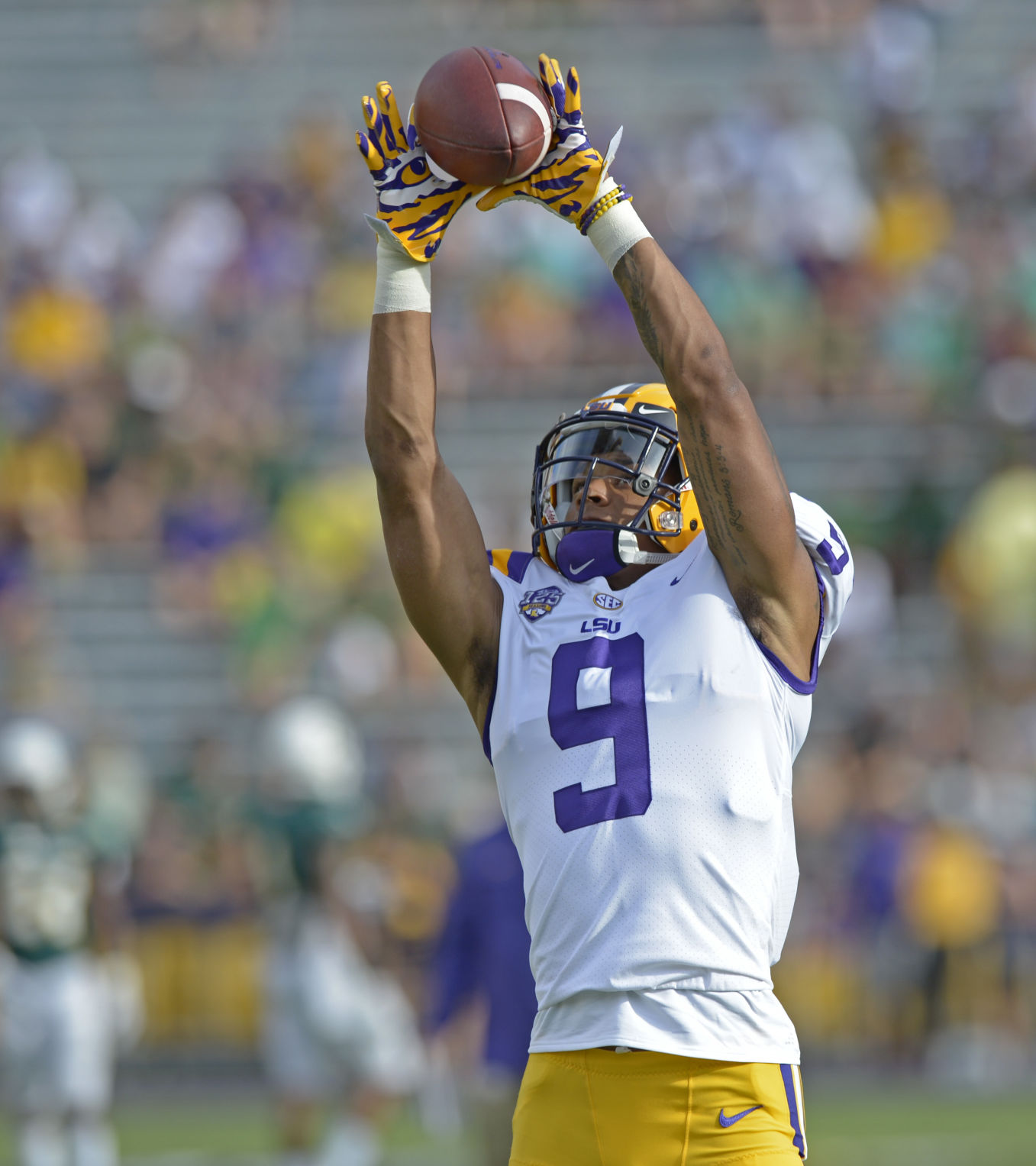 lsuslufootball.090918 HS 1045.JPG